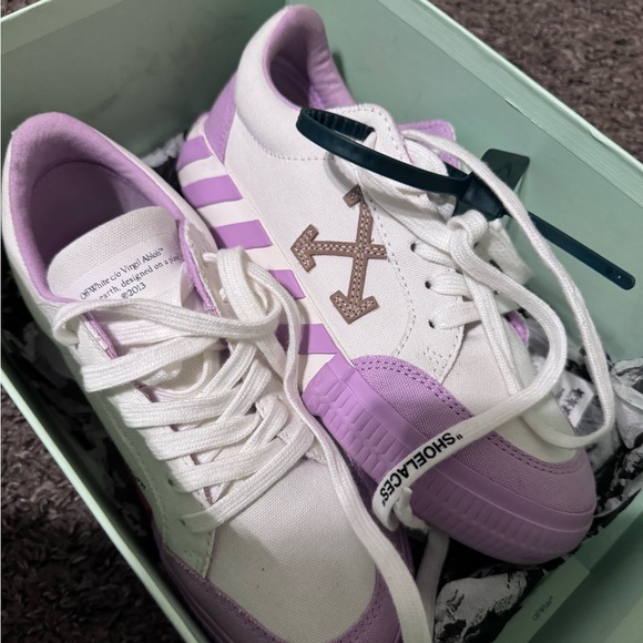 Off white sneaker - Picture 2 of 3